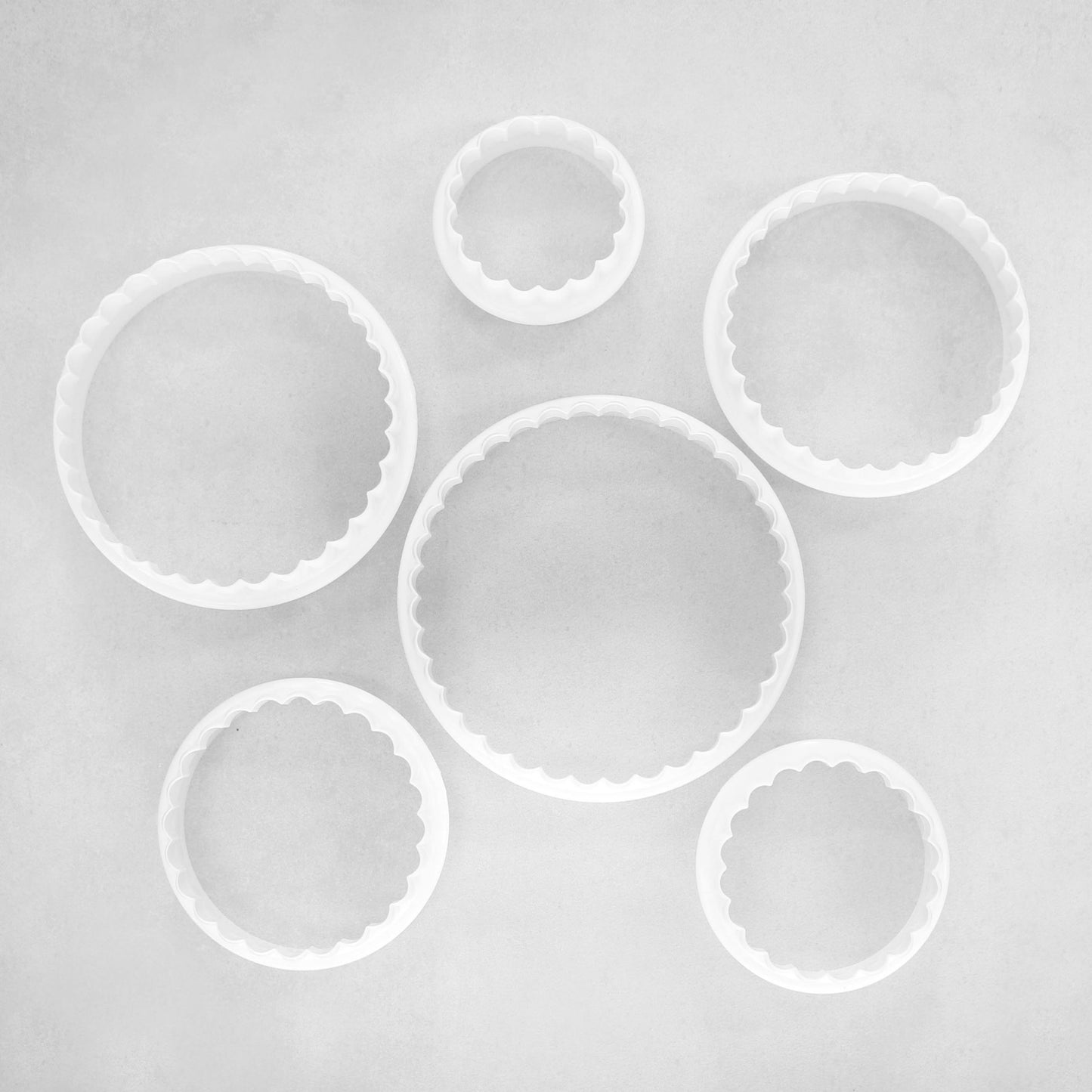 Cookie Cutter Plastic Plain/Scalloped Round Set 6
