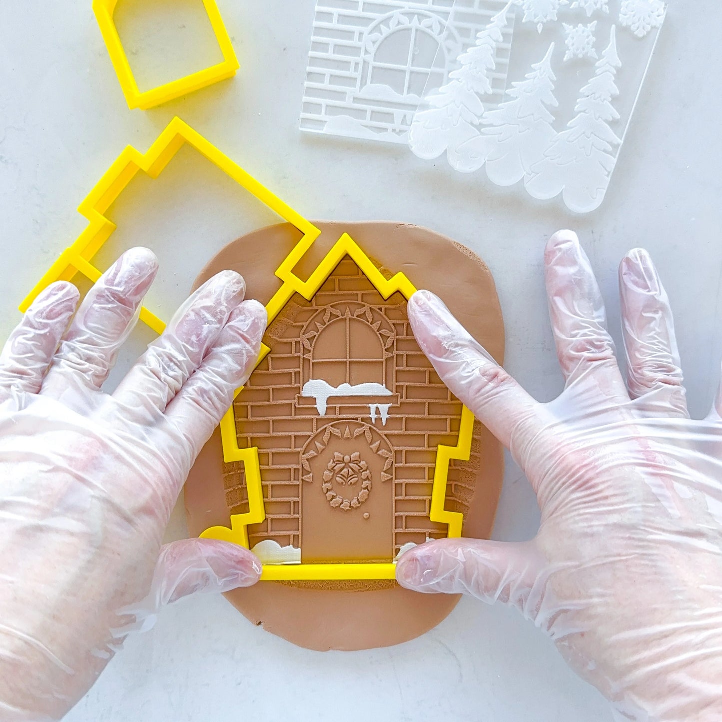 Cutter Whimsical Interlocking Gingerbread House Set