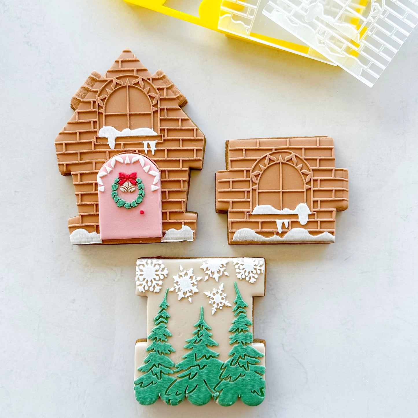 Cutter Whimsical Interlocking Gingerbread House Set