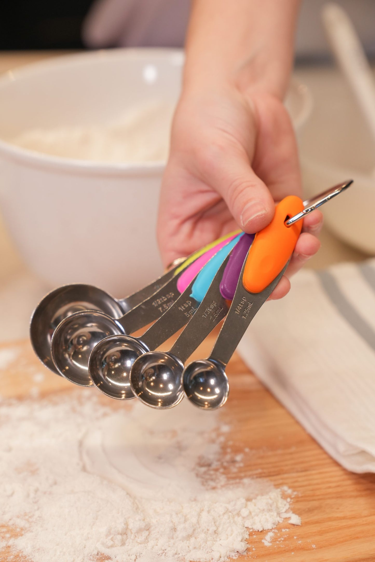 MEASURING SPOON WITH SILICONE GRIP LOYAL