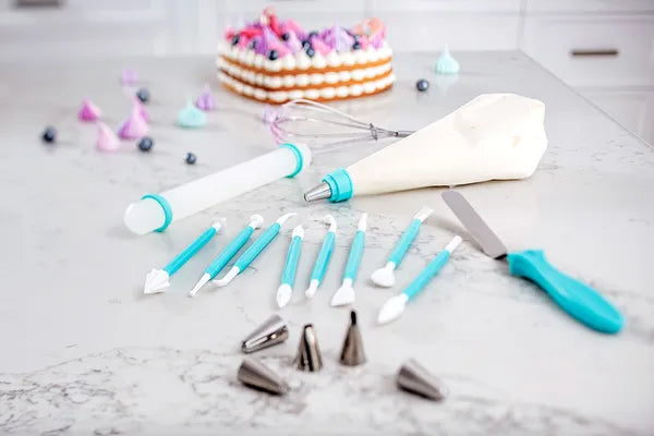 CAKE DECORATING SET MONDO 19 PIECE