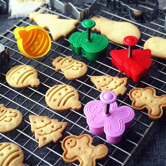 Cookie Cutter Christmas Plunger 4pc Set