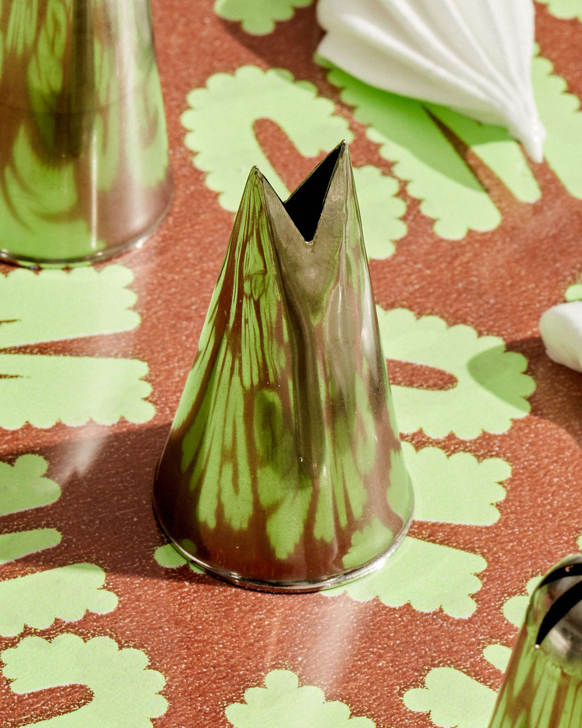 Piping Tip Leaf 353 Colour Mill – view 2